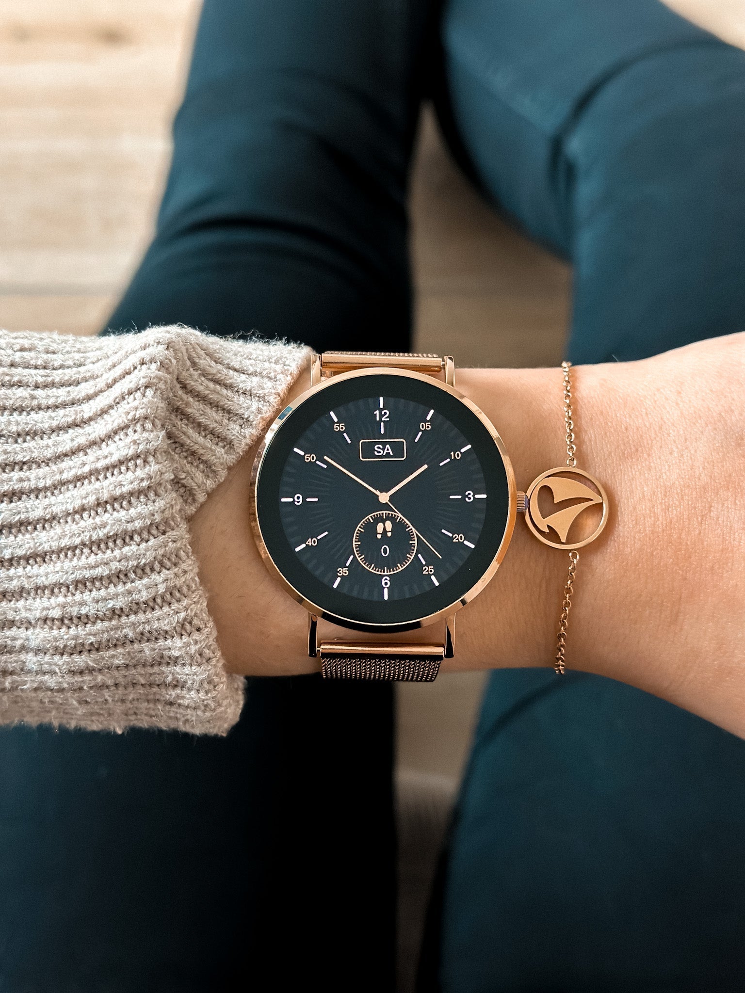 Casey | Modern Smartwatch with Round Display